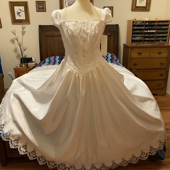 #20) Wedding Gown: Cinderella Ball - Picture 8 of 10